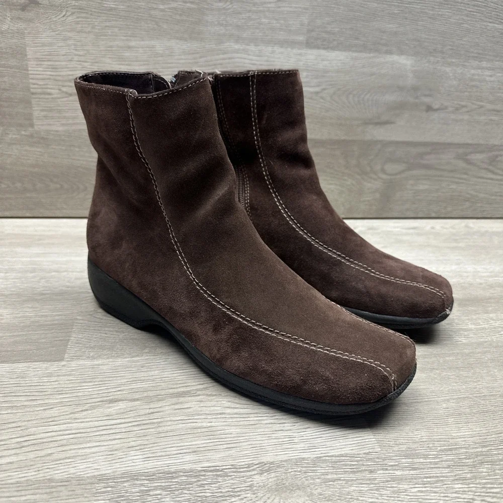 Clarks Ankle Boots Womens 9M Ashlyn Brown‎ Suede Zip Booties Very Nice
